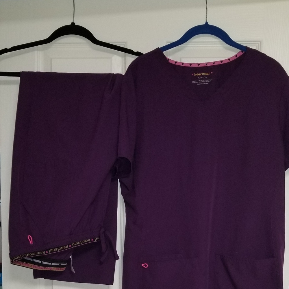 Scrub set